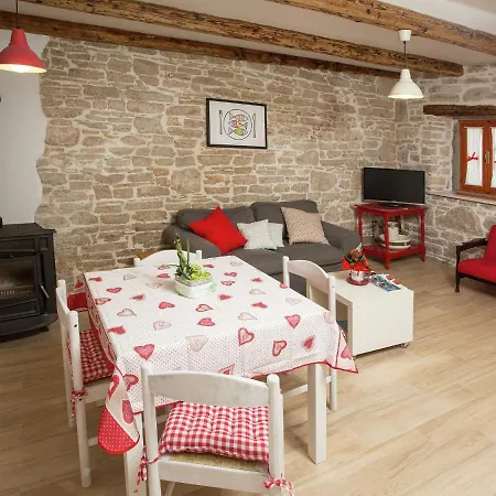 Spacious Holiday Near Sea In *