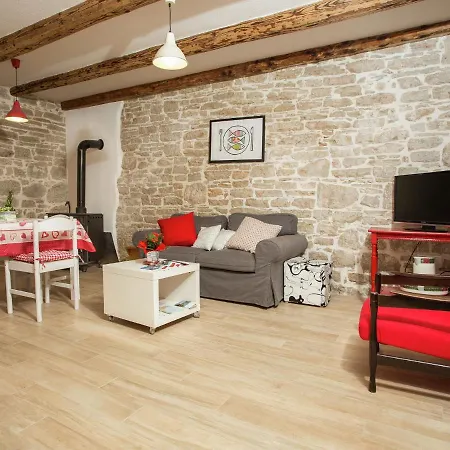 Spacious Holiday Near Sea In