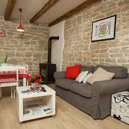 בית נופש Spacious Holiday Near Sea In *