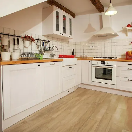 בית נופש Spacious Holiday Near Sea In *